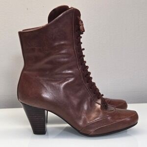 Clarks Artisan Granny Ankle Boots 7M Chocolate Brown Leather Retro Regency Heels